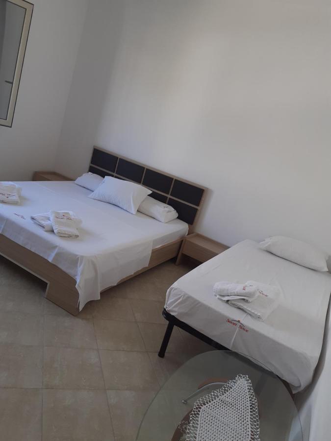 Sunset House Aurora&Ersi Apartment Орикум Екстериор снимка